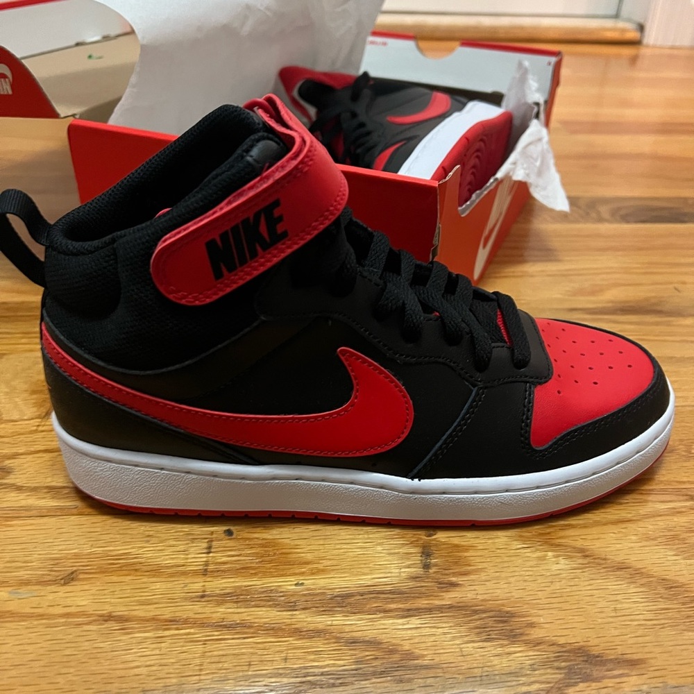 Nike Borough mid
